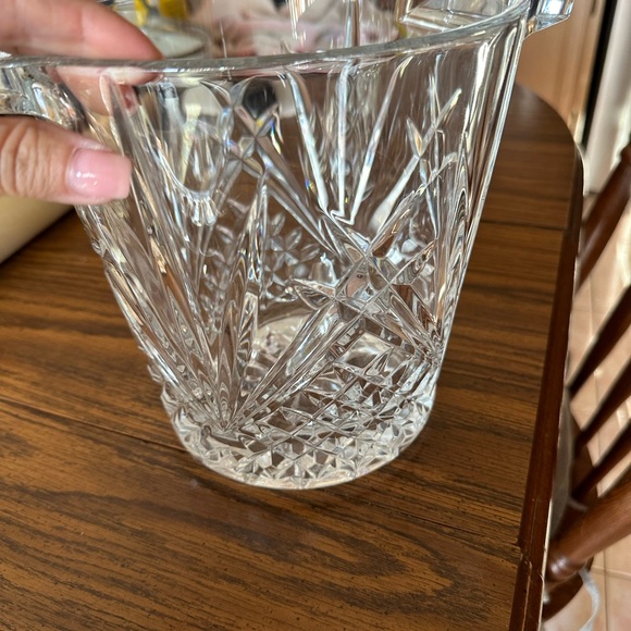 Crystal ice bucket with handle very pretty - Picture 5 of 6